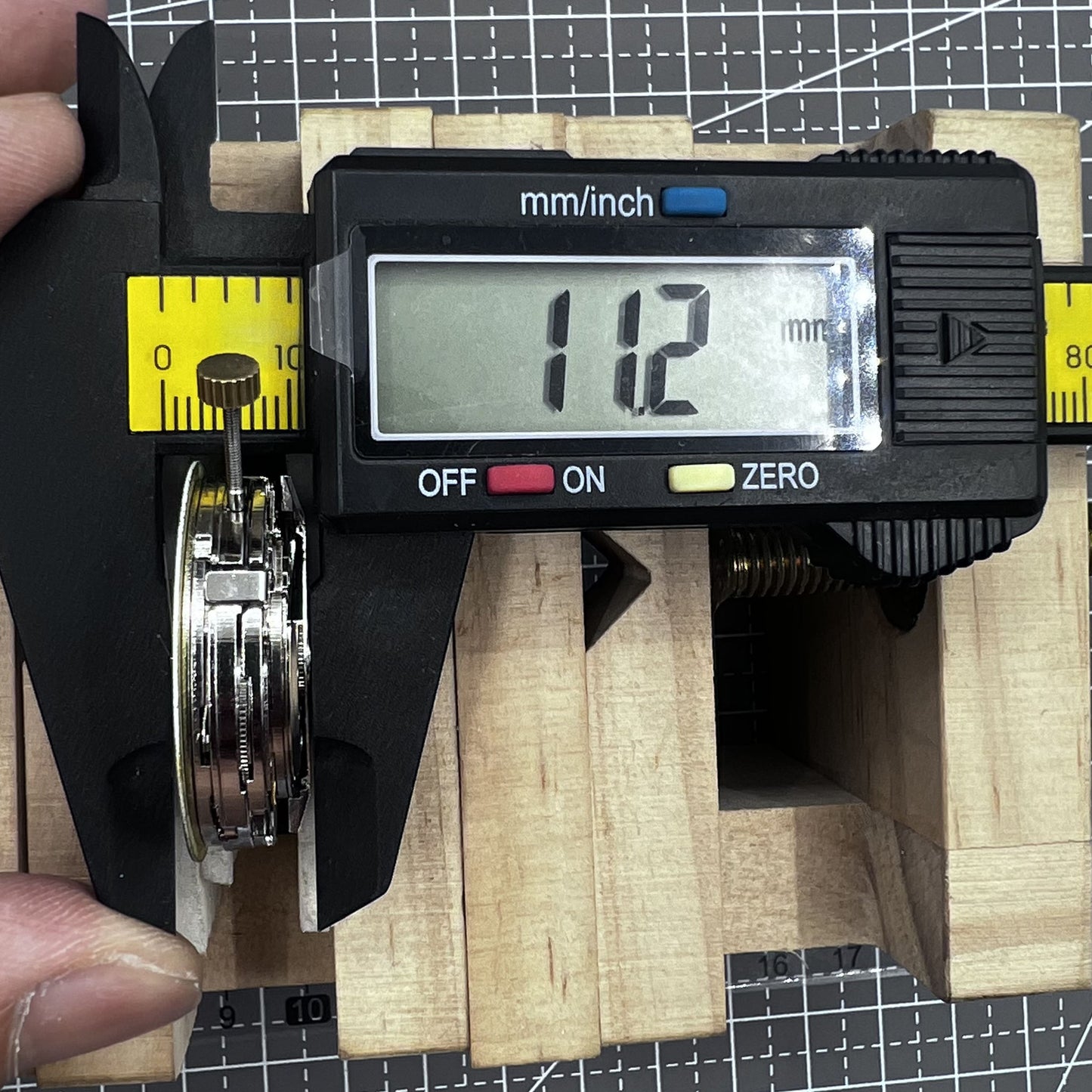 China Made 7750 Mechanical Movement Small Second At 6/9/12 Date At 3