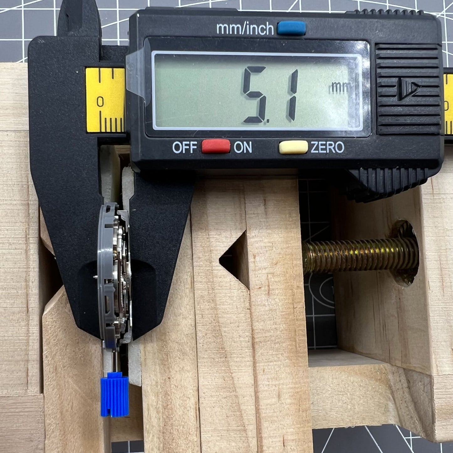 Japan NH36A Weißes automatisches mechanisches Uhrwerk Grüne Leuchtmasse 3/3,8 Kronenposition