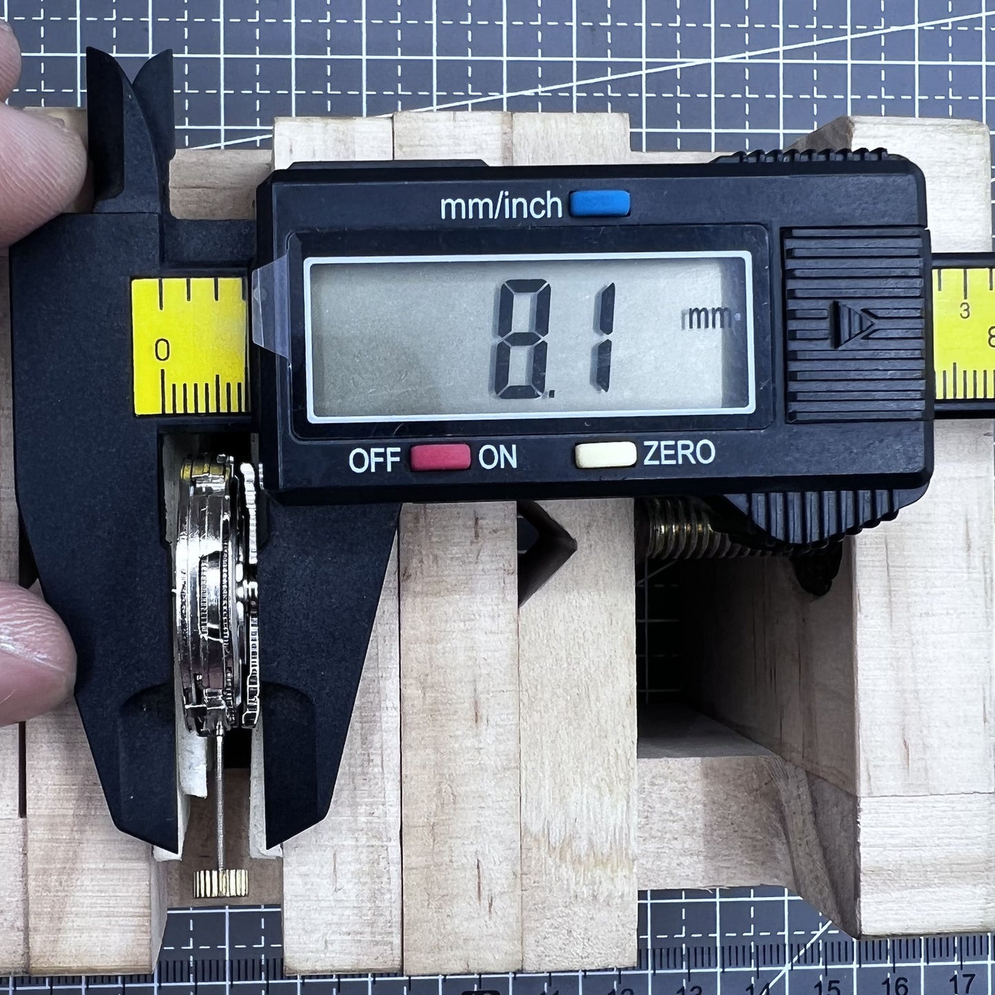 Replacement China Made 8205 Mechanical Movement 3 Hands Small Second At 6/9/12
