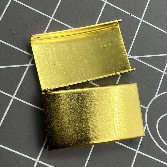 Set of 18 golden watch strap extenders in 9 sizes for adjustable bracelet length.