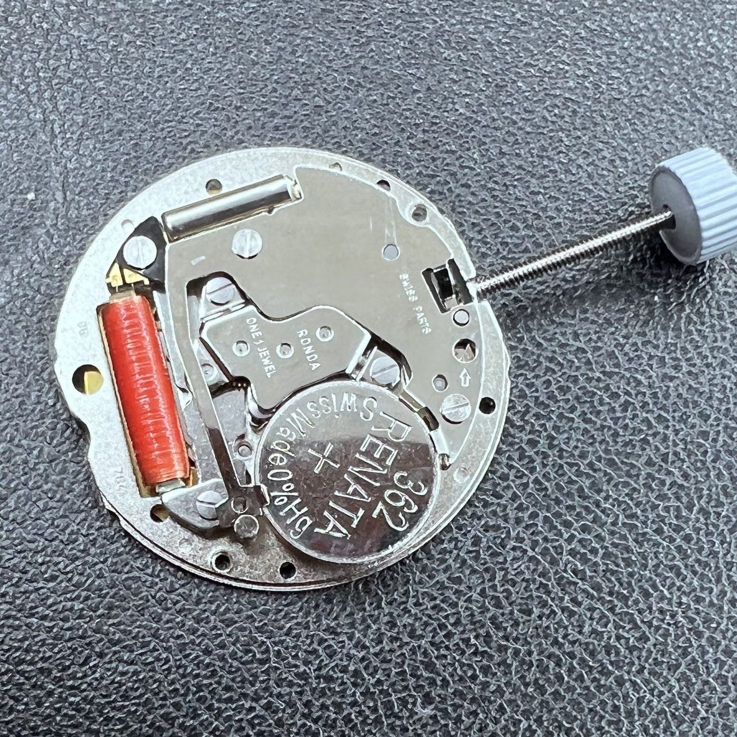 Quarzuhr mit Ronda 784 Uhrwerk, Datumsanzeige bei 3 Uhr, stilvolles Design, langlebig