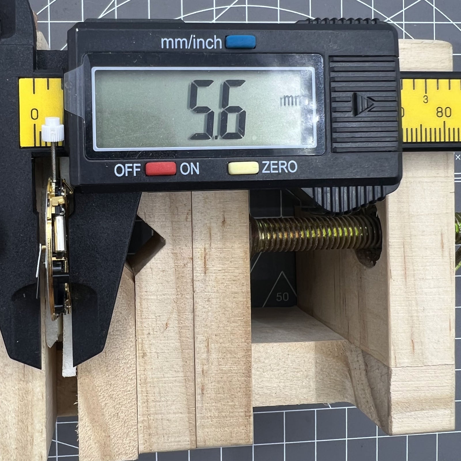 ISA 8171 Swiss made quartz watch movement featuring date at 4 o'clock and six hands on white dial.