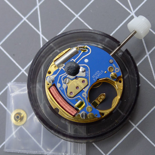 Swiss Made ETA 956.112 quartz watch movement with 3 hands and date display at 6 o'clock.
