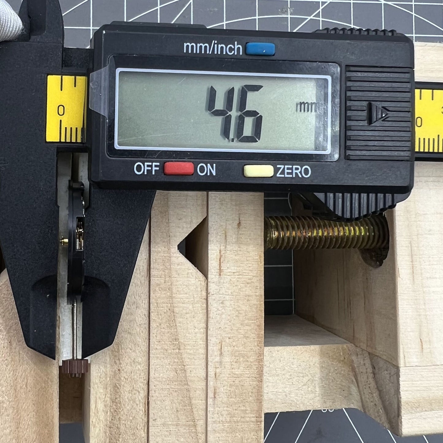 Swiss Ronda 505 24H quartz watch movement by Ronda, ensuring precise timekeeping for watch accessories.