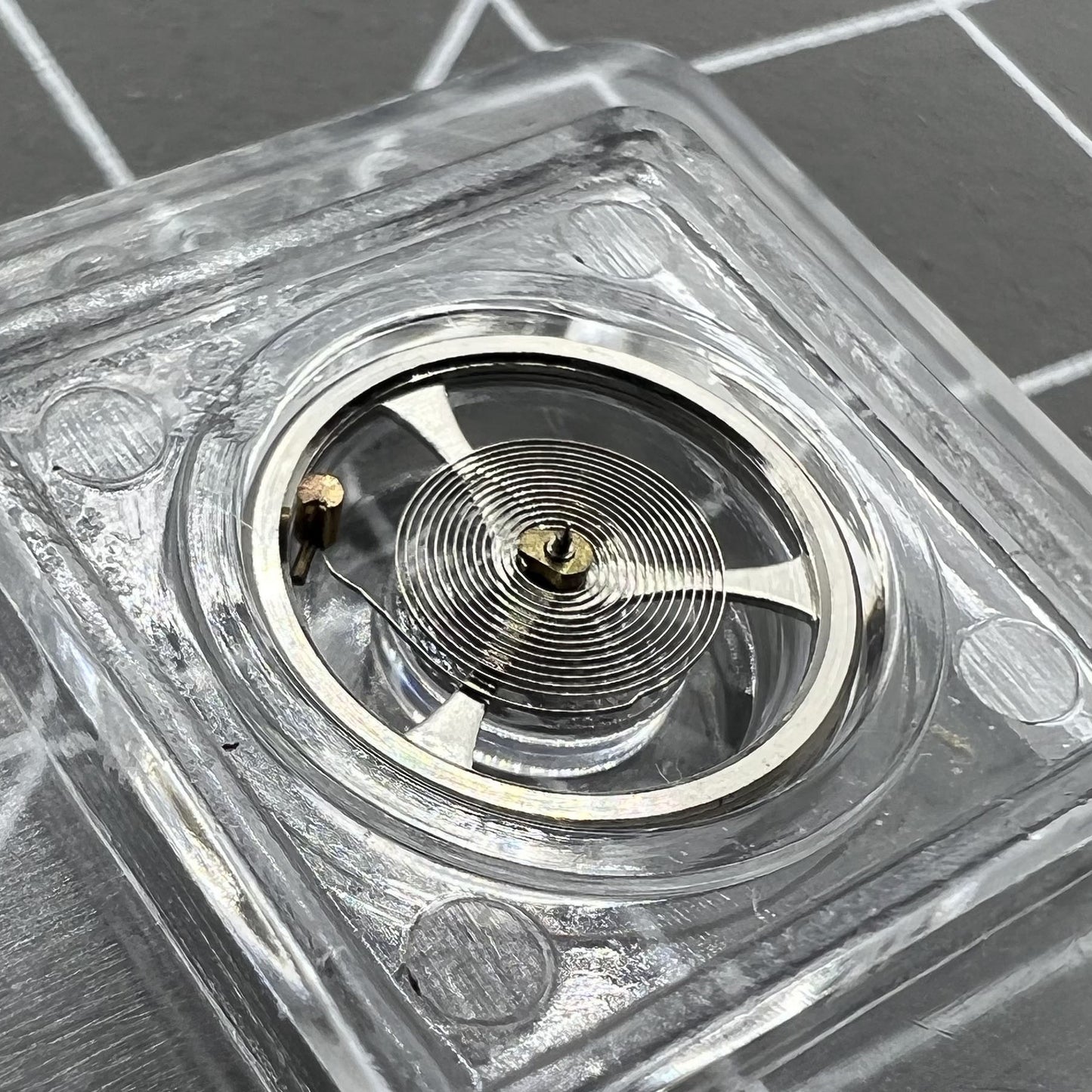 Komplettes Unruhrad mit Spiralfeder, passend für Uhrwerk 7009, asiatisches Uhrenteil
