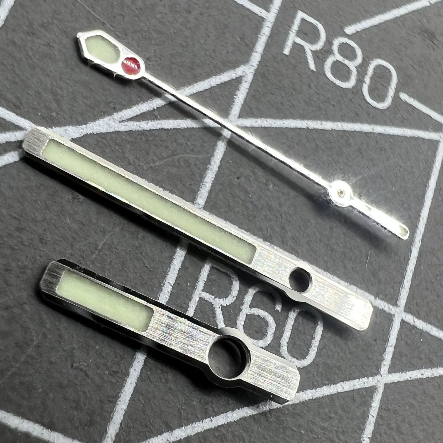 Trim C3 Super Lume silver watch hands for SKX007 and SBBN with NH35/NH36 movement, enhancing visibility and style.