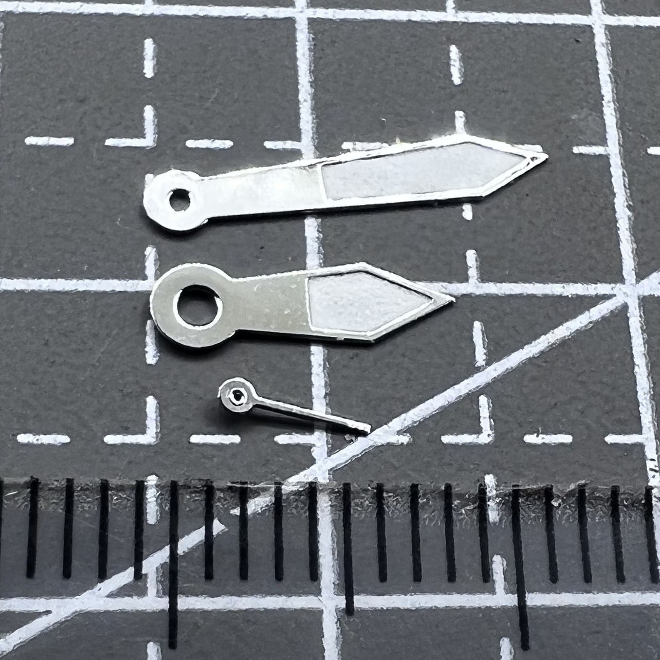 2 Sätze/Packung 12 mm Uhrzeiger mit silbernem Rand und grüner Leuchtmasse für Miyota 1L45-Uhrwerk