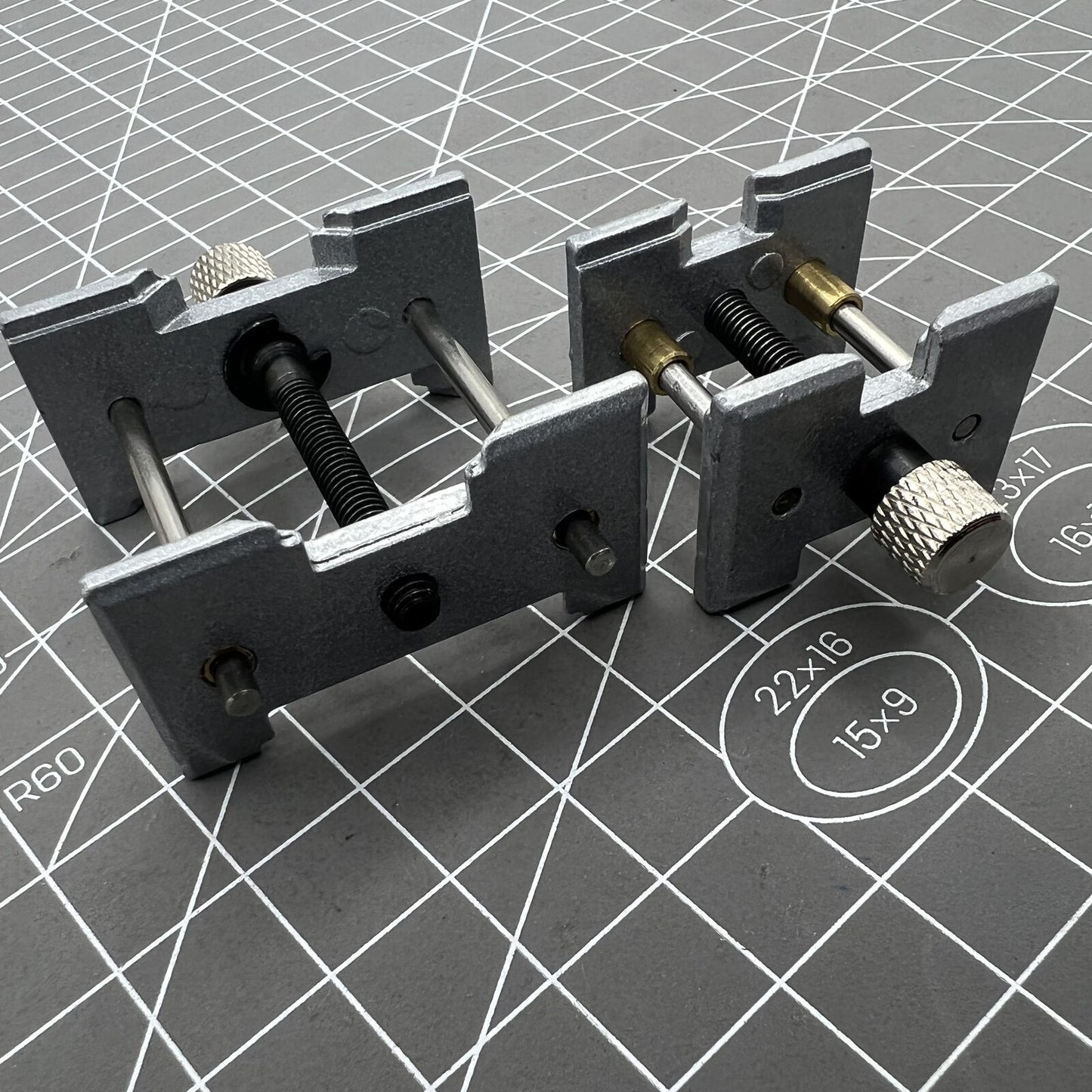 2 PIECES/set Movement Holder Watch Case Metal Watchmaker Clamp Repair Tool