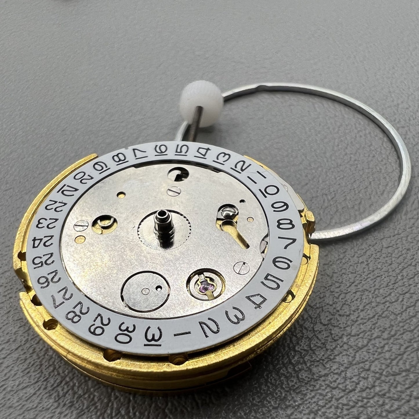 MINGZHU 2813 8205 gold automatic watch movement with 3 hands and date window at 3 o?clock