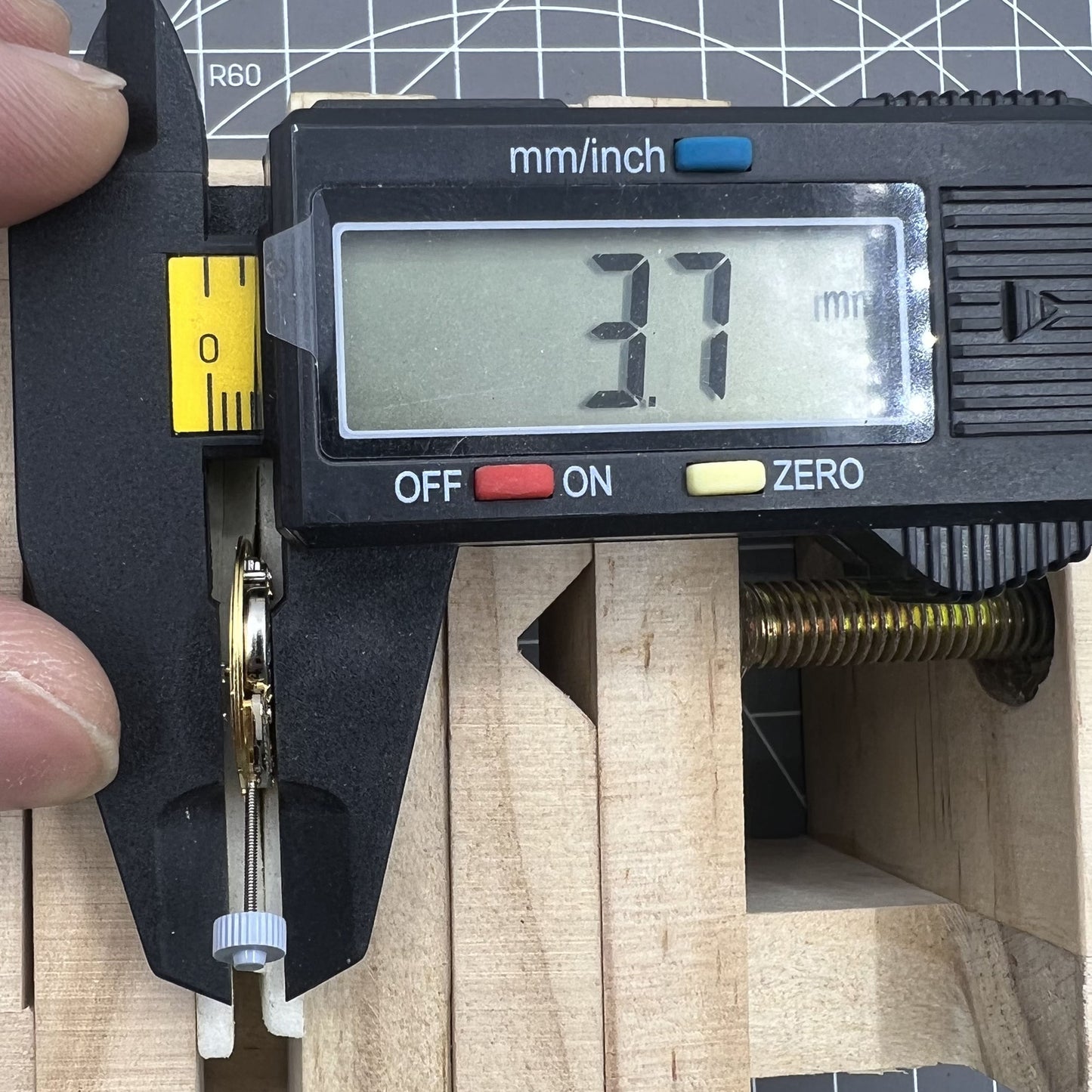 Montre à quartz Ronda 785 à 3 aiguilles, date à 3 heures, mouvement HCP2 de fabrication suisse