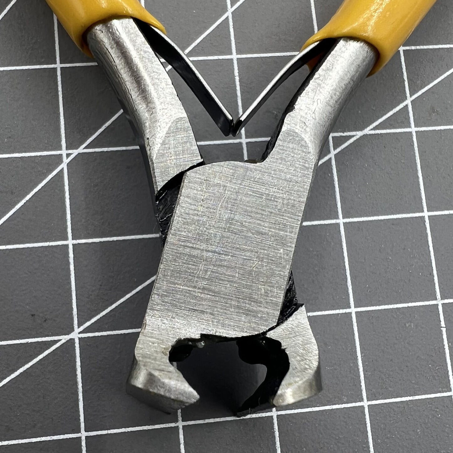 Bergeon 2628 Swiss Made oblique end cutting plier for precise trimming of watch straps and accessories