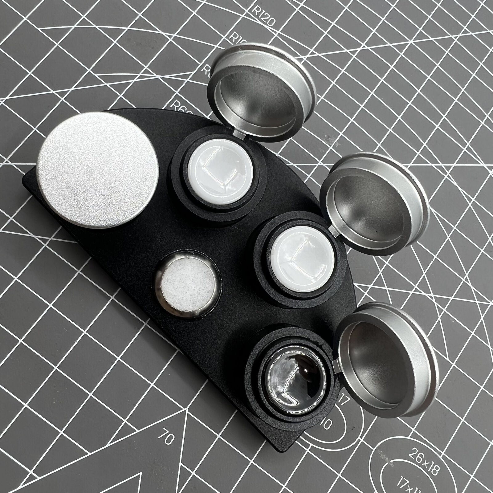 Die-cast alloy oil cup stand with 4 containers and black ceramic inserts for precise watch maintenance.