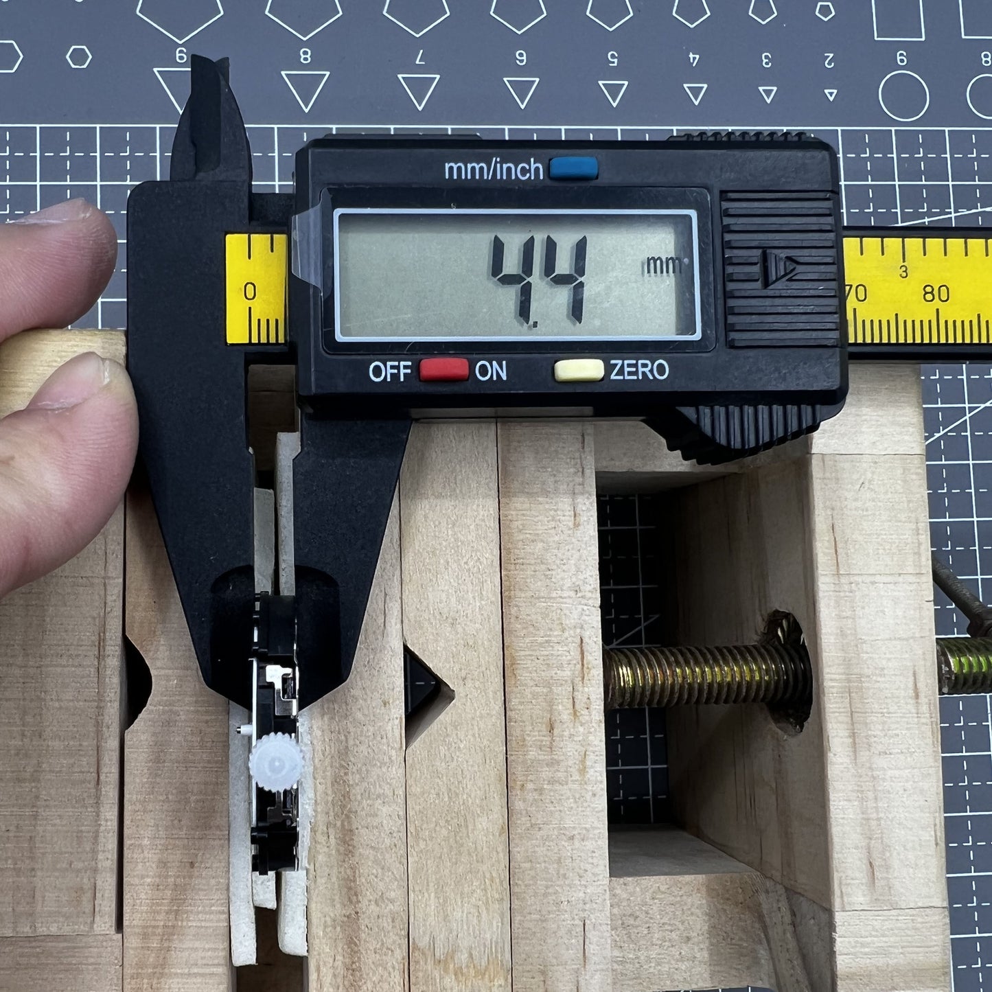 Sunon PE90 3 Hands Small Second @6@9@12 Quartz Movement