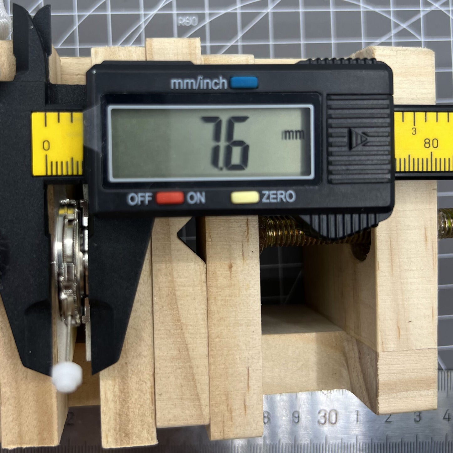 MINGZHU DG2813 automatic watch movement with big date, perfect 8205/8215 replacement mechanism