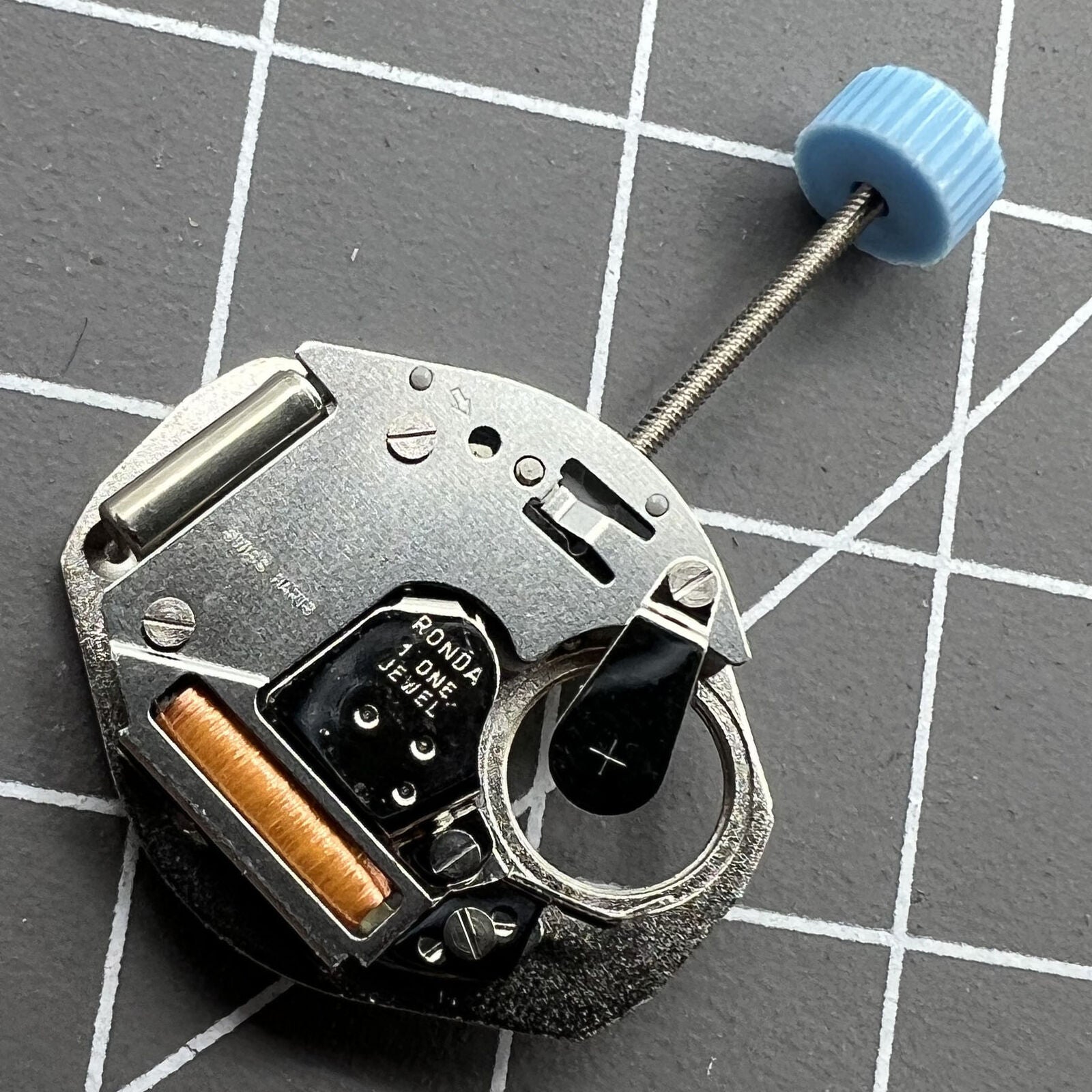 H2 Swiss Ronda 762 quartz watch movement with high canon pinion, 3.8mm for precise timekeeping performance.