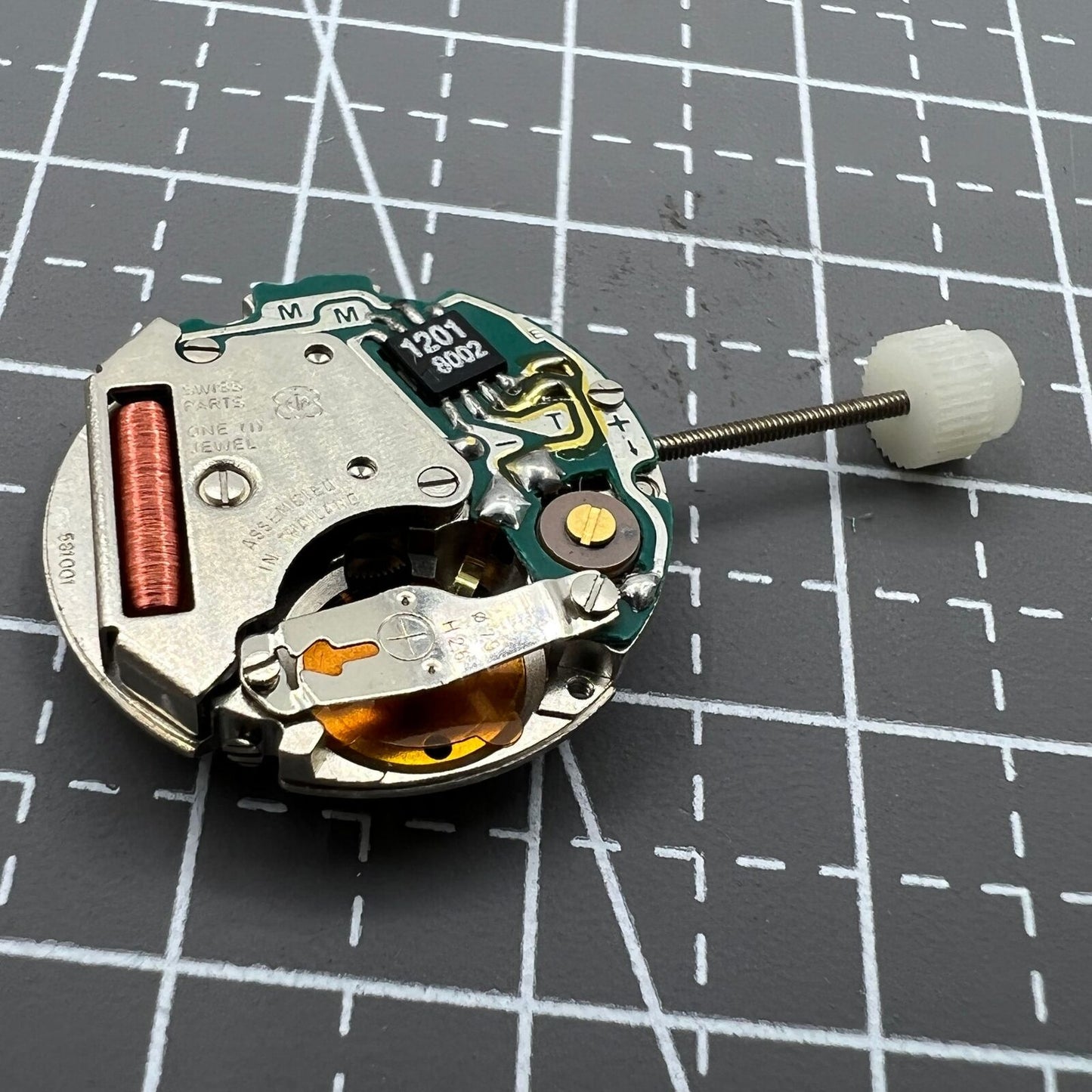 Montre <tc>ETA</tc> 581.001 à mouvement à quartz, fabrication suisse, 2 aiguilles, pièce de montre