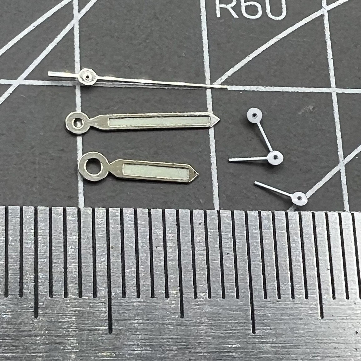 Aiguilles de montre luminescentes vertes 11 x 11 x 8 mm, garniture argentée, pour mouvement Epson VD53, VD54, VD57