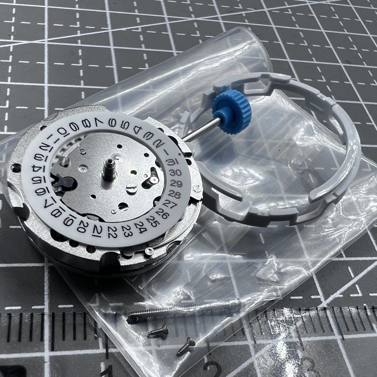 Japan Miyota 6T15 automatic watch movement with single calendar, precise mechanical timekeeping by Miyota brand.