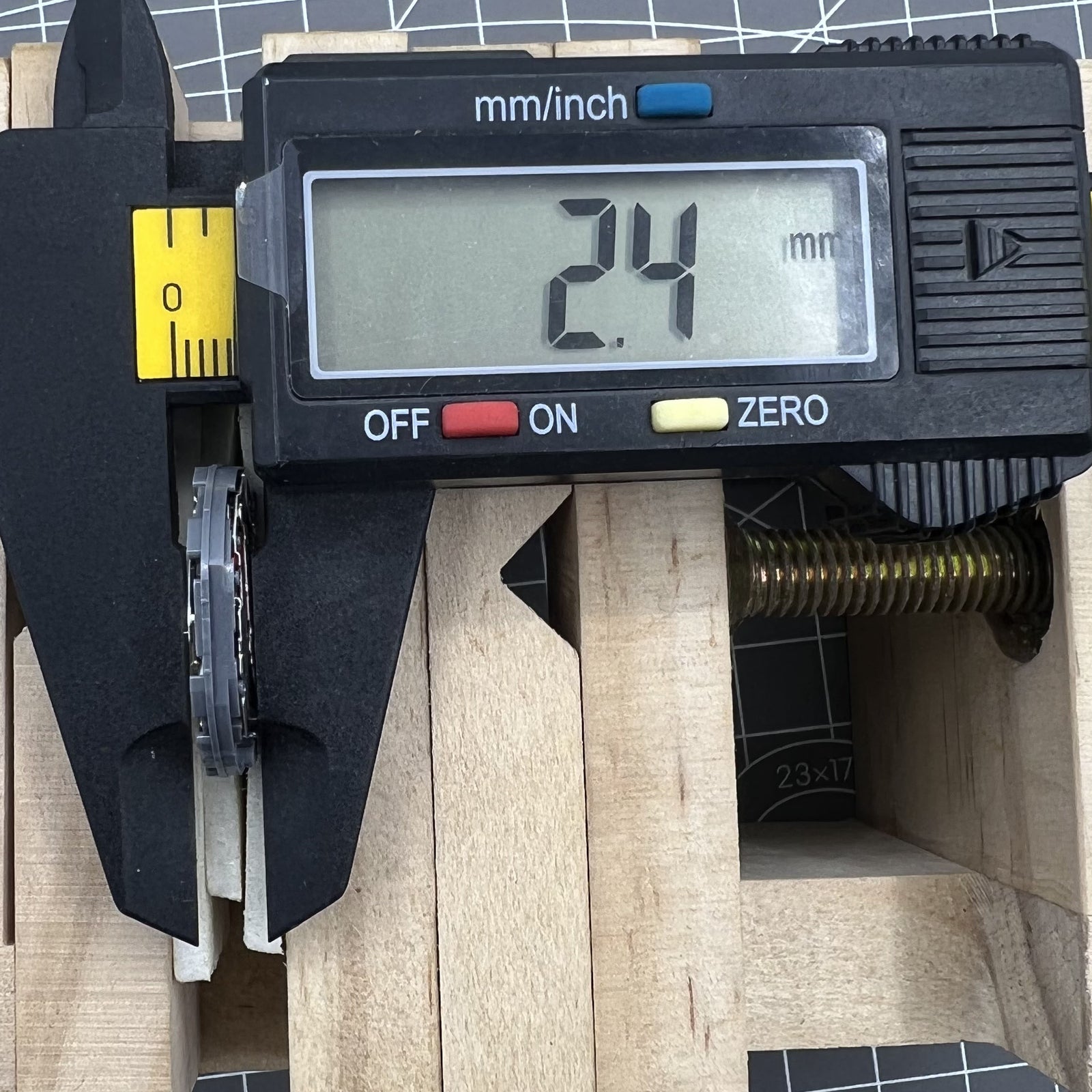 Hattori Epson TMI VD84A quartz watch movement, precise timekeeping for watch accessory repairs.