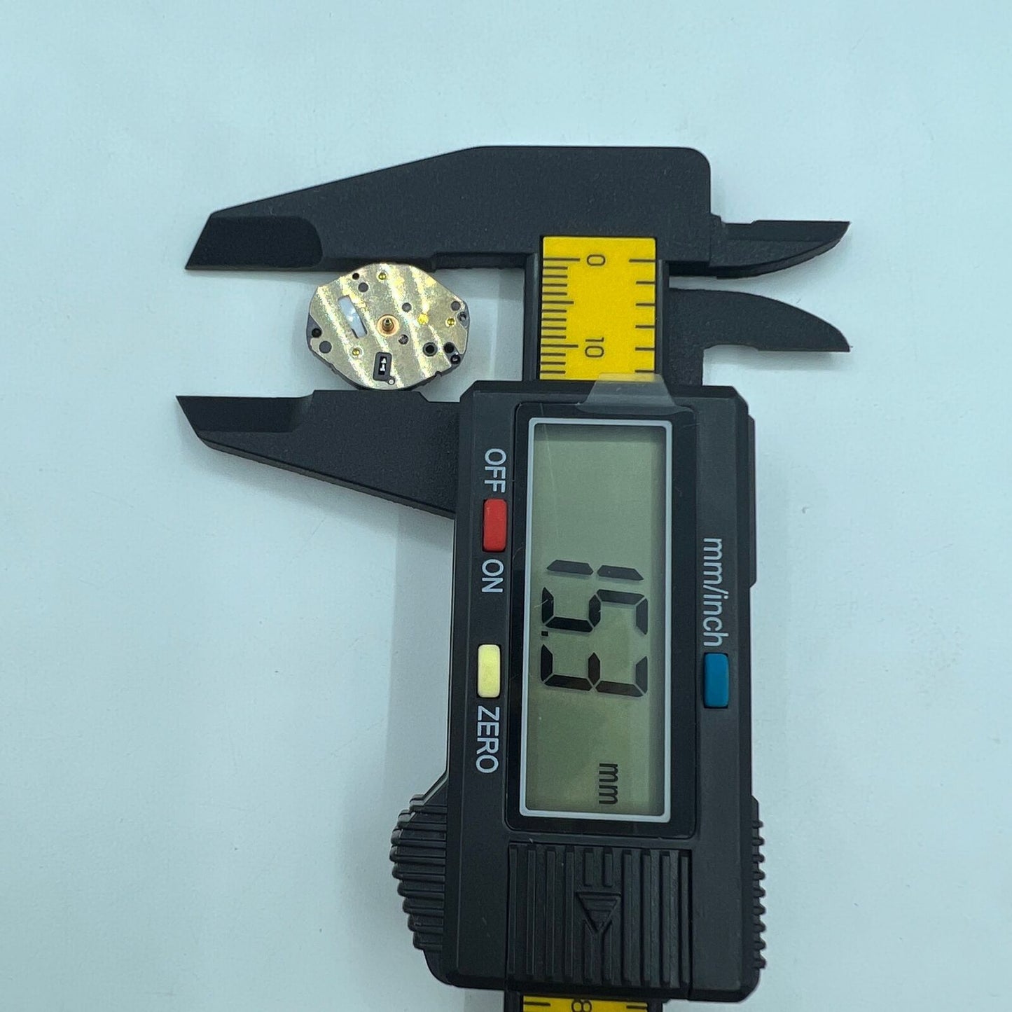Hattori Epson TMI AL35 quartz watch movement, high-precision Japan-made mechanism for accurate timekeeping.