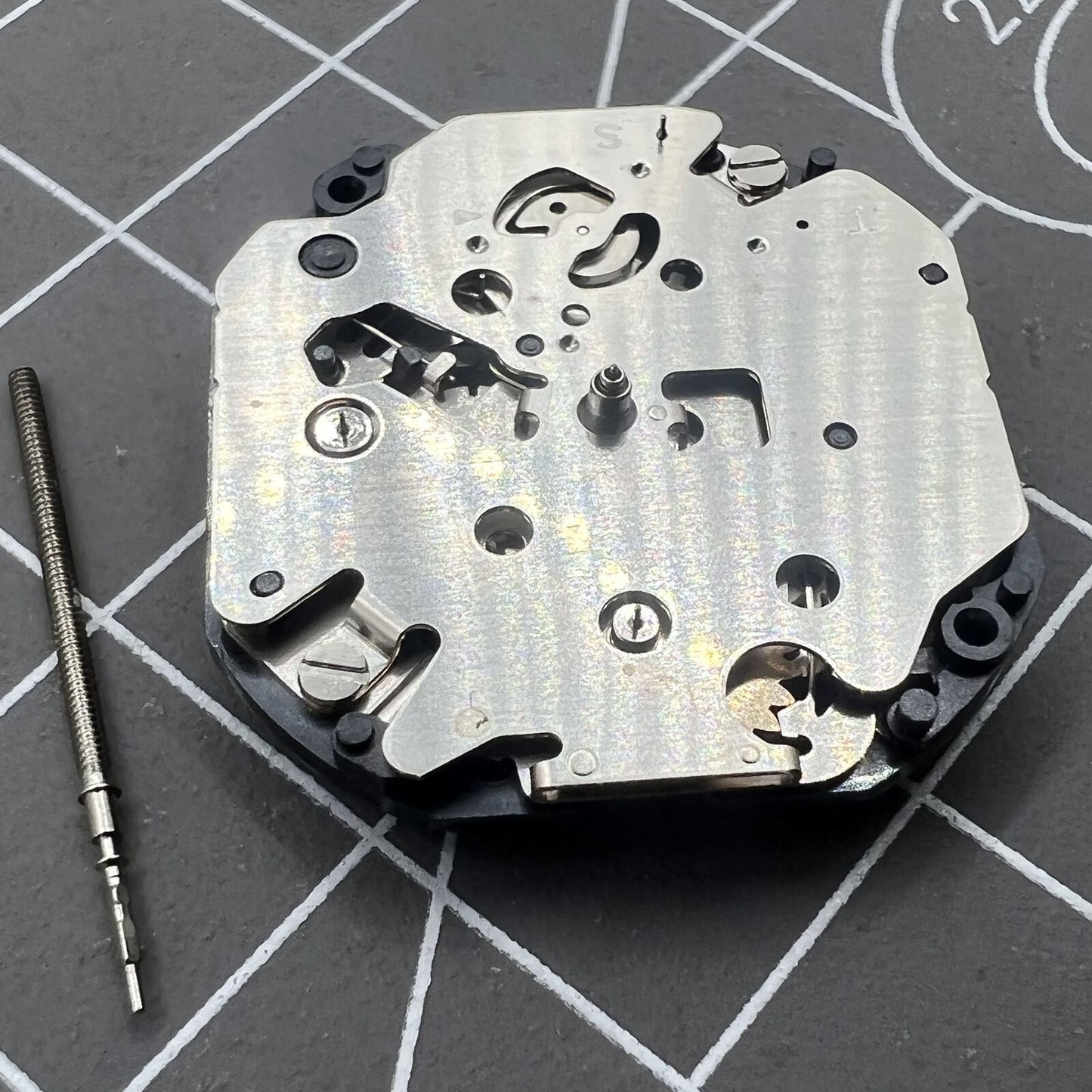 Hattori Epson TMI VX3S quartz watch movement with stem, precise timekeeping for watch repairs