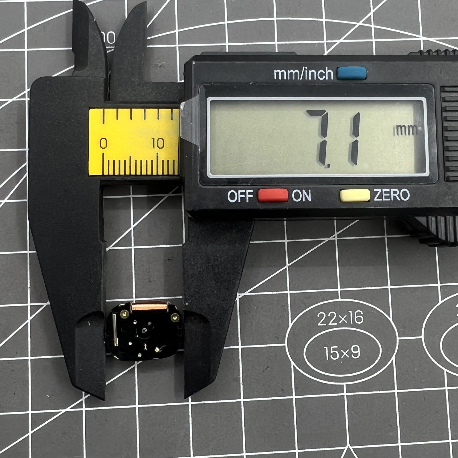 Hattori VC01 quartz watch movement with three hands, perfect for accurate watch repairs and replacements.