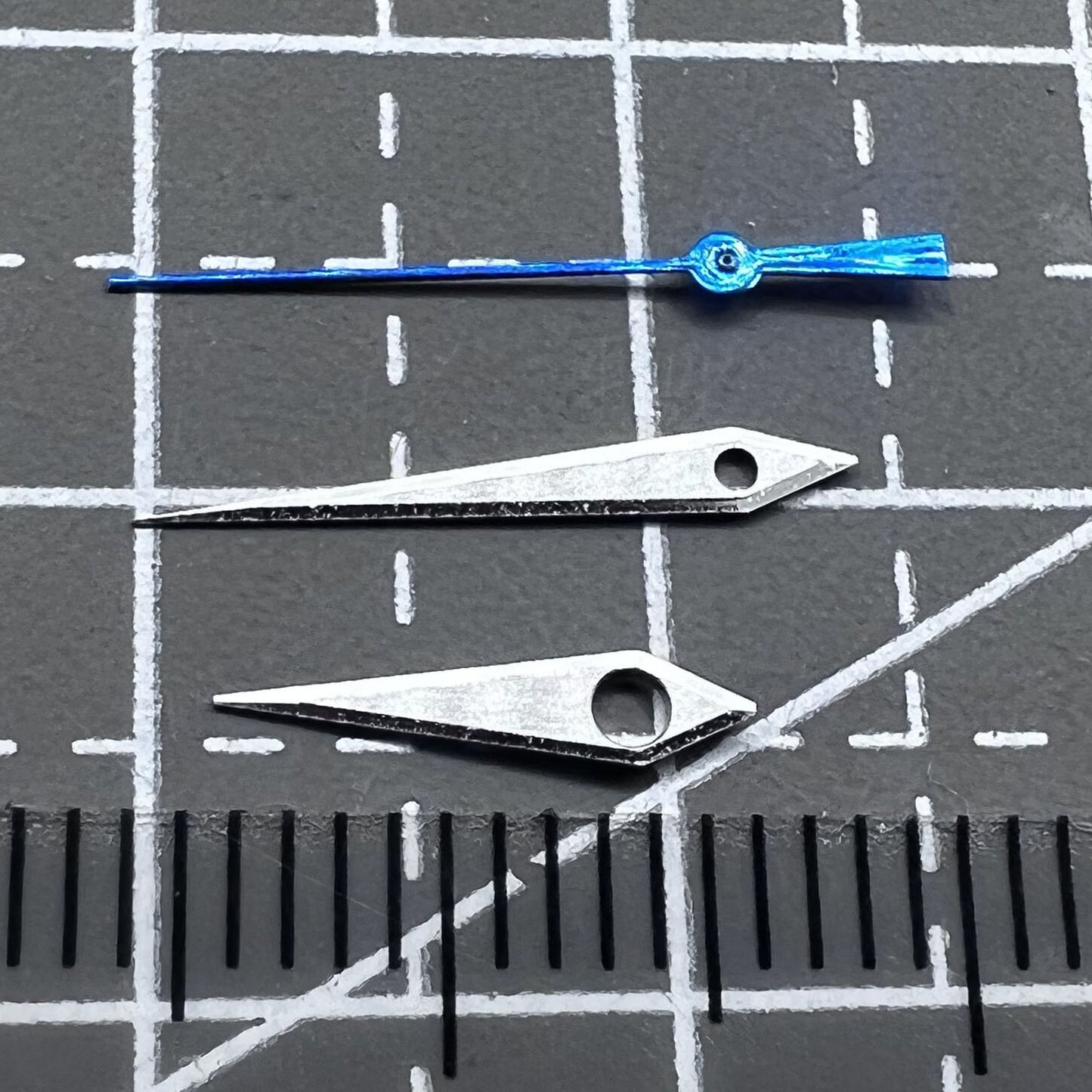 Silber blaue geb�rstete 12.5mm Uhrzeiger ohne Leuchtkraft f�r Seiko NH35/36 Uhrzubeh�r