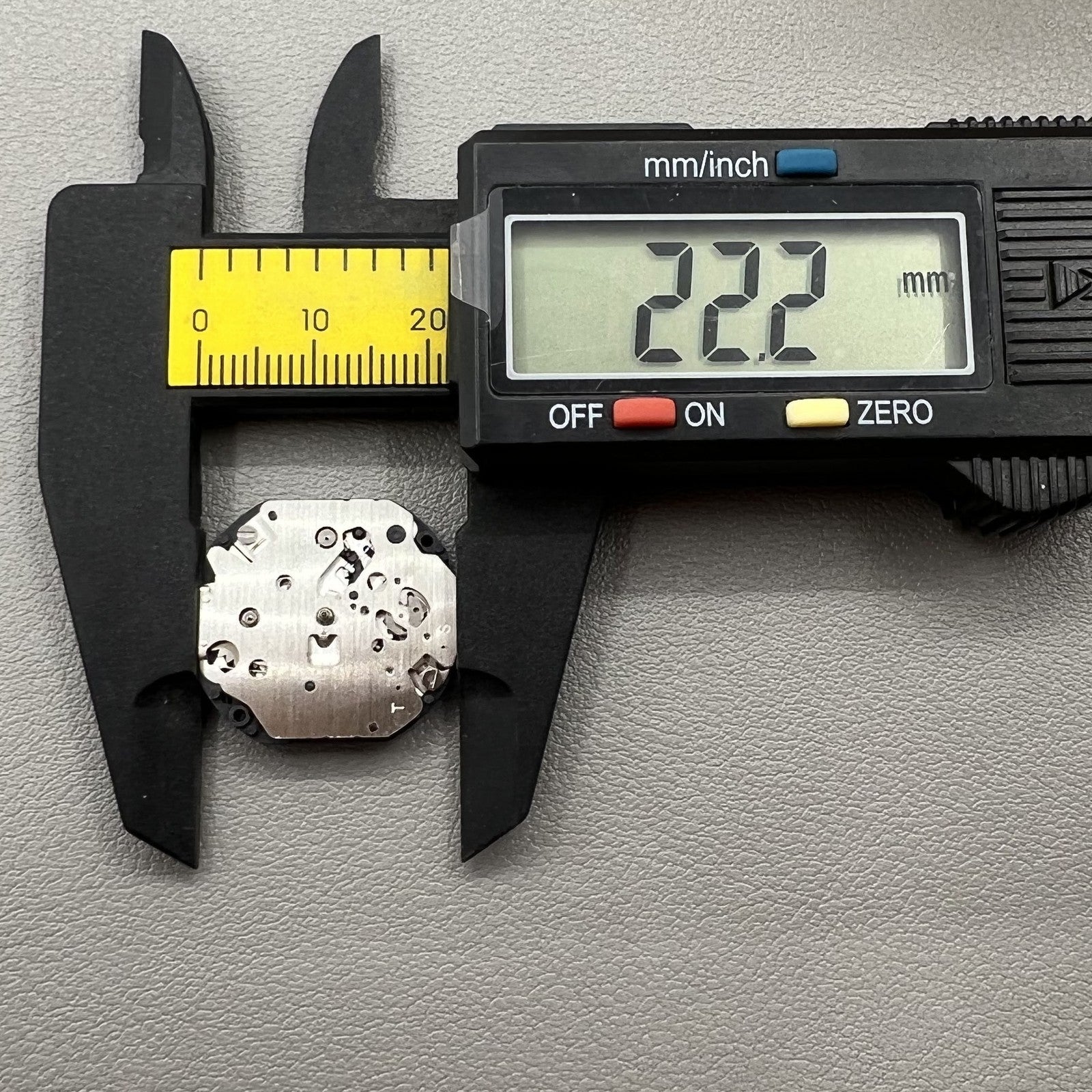 Japan Hattori Epson VX3SE quartz watch movement for precise, reliable timekeeping in watch accessories.