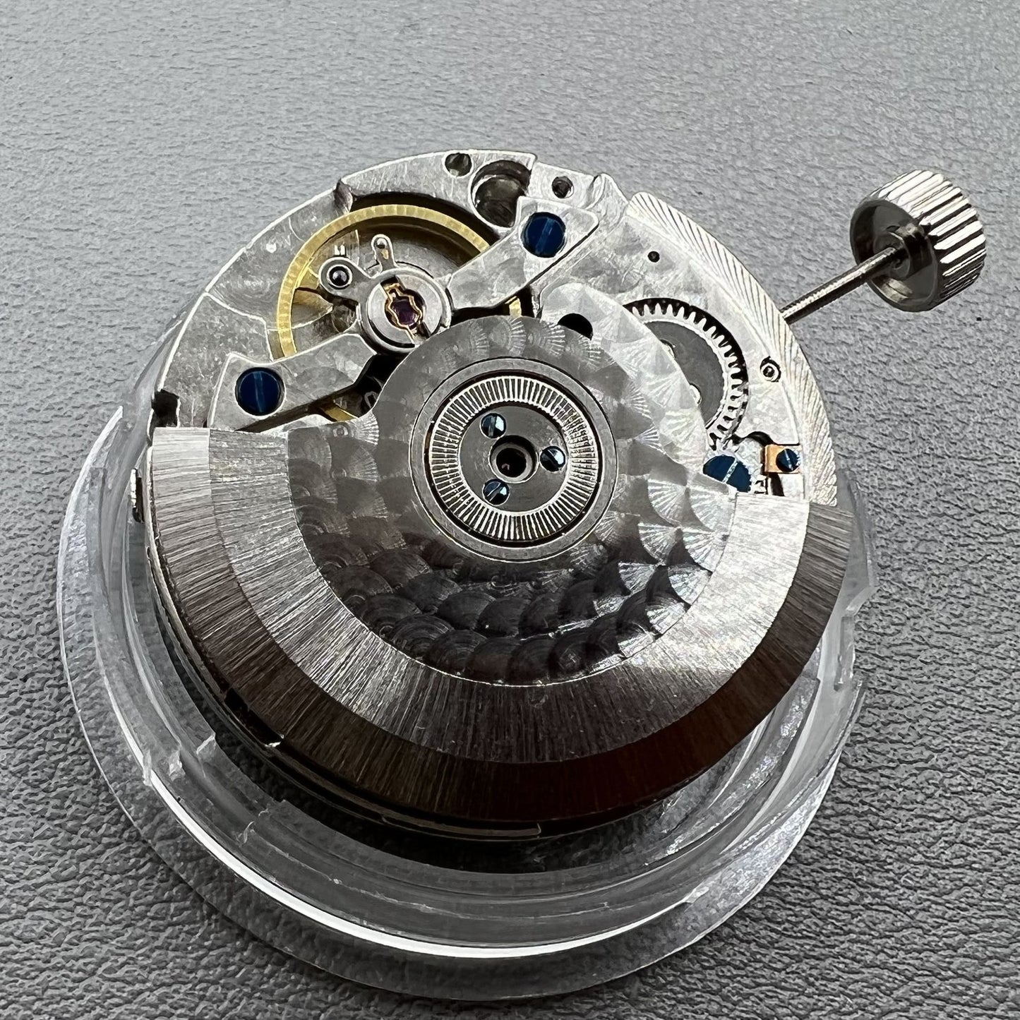 ST25 Seagull watch accessory displaying automatic mechanical movement and dual time zone feature for precise timekeeping.