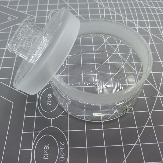 Benzine oil cup for glass cylinder cleaning, 60x30mm, dust-free design, ideal for lab use.