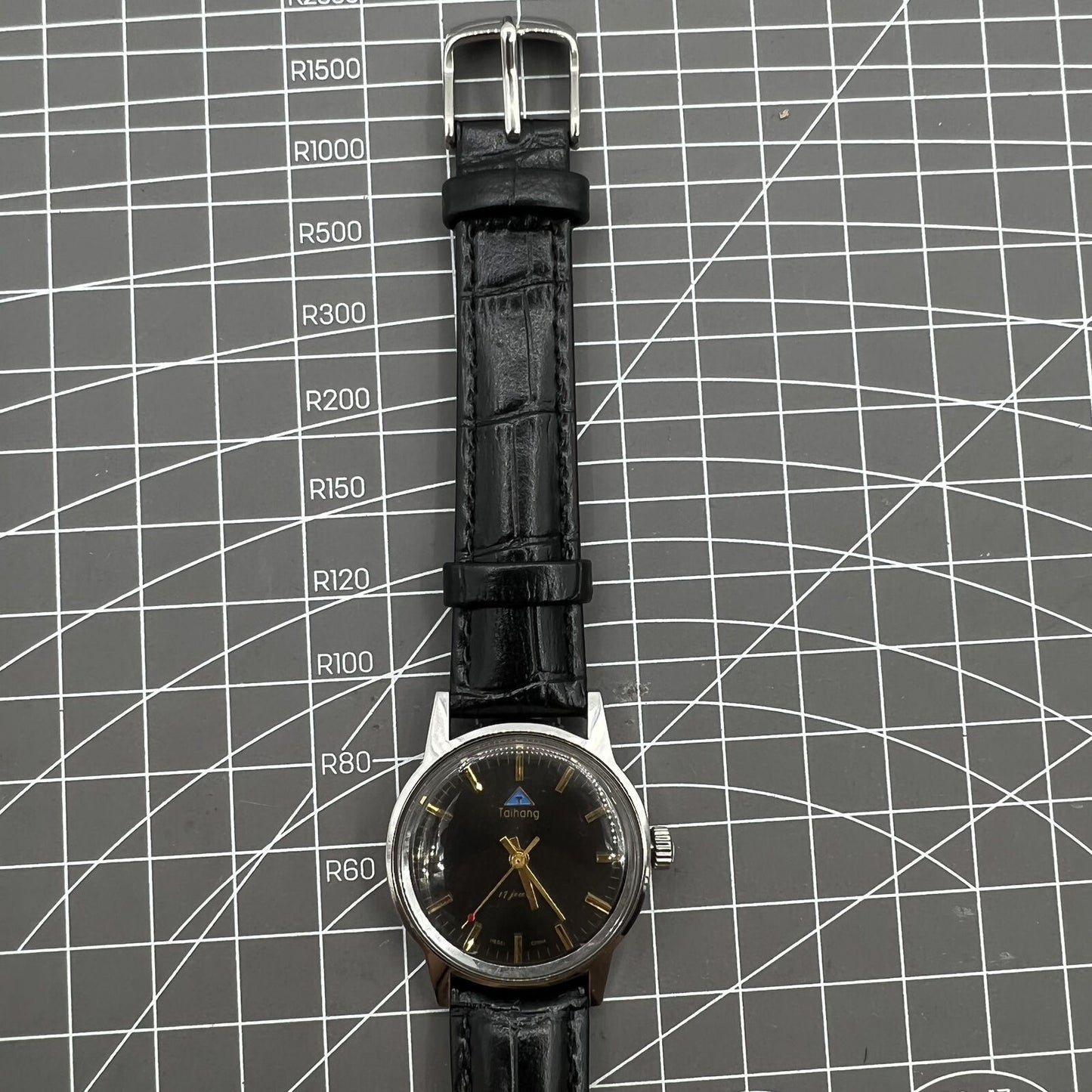 32mm Taihang Manual Mechanical Watch 17 Jews Black Dial Golden Nail