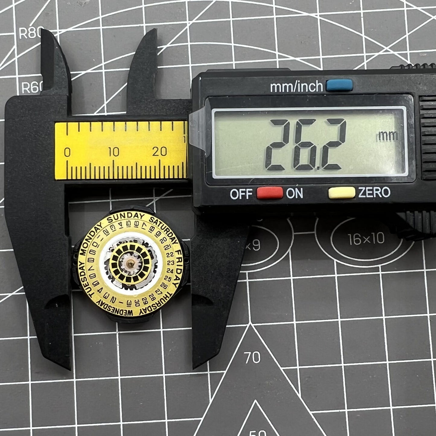 Hattori Epson TMI VX44 VX44E Date at 3 Watch Quartz Movement Golden Dial