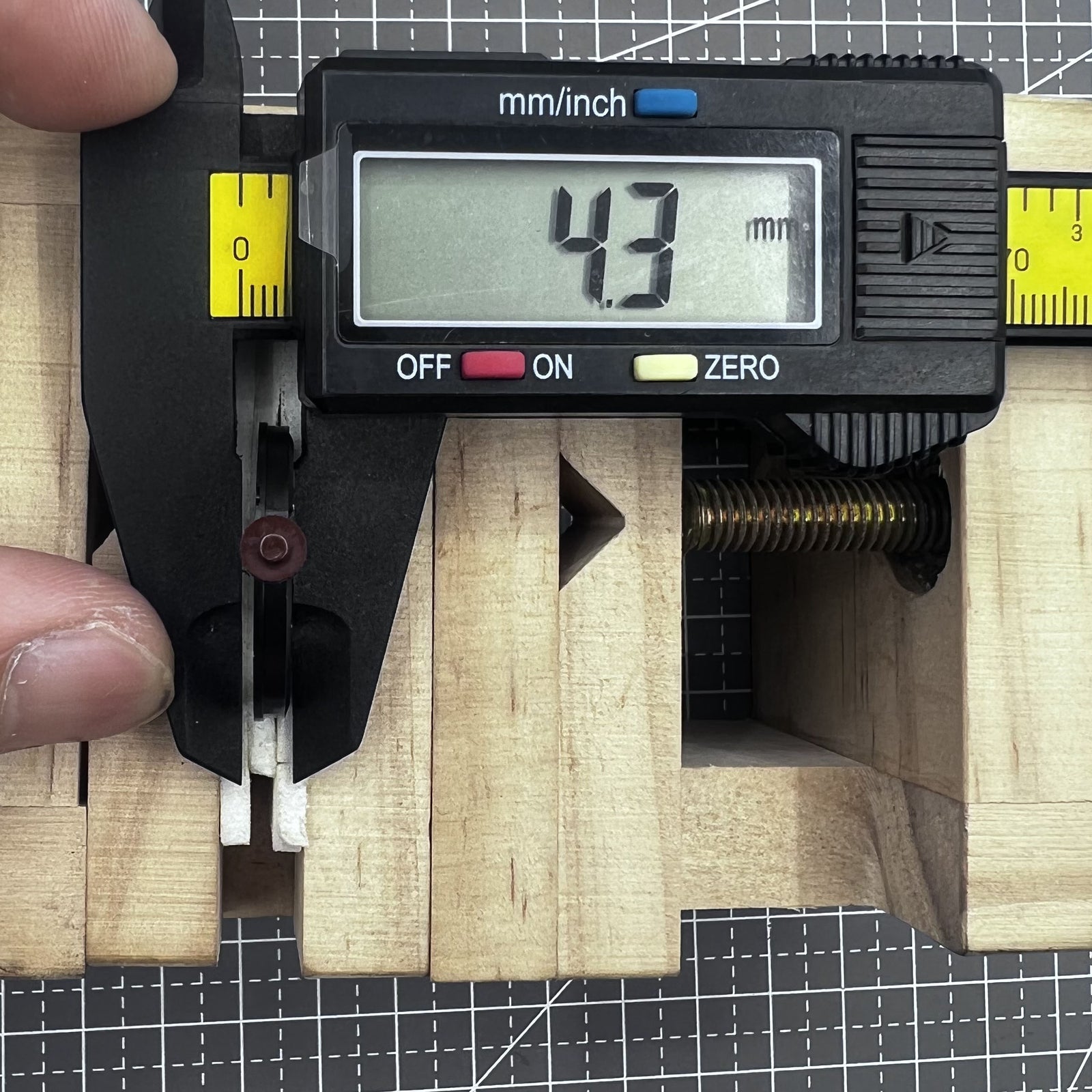 Close-up of Swiss Ronda 513 quartz watch movement showcasing precise timekeeping by Ronda brand.