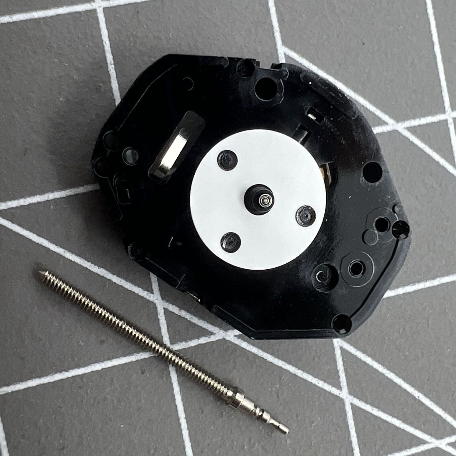 Hattori Epson TMI PC20 quartz watch movement, precision Japan-made mechanism for reliable timekeeping.