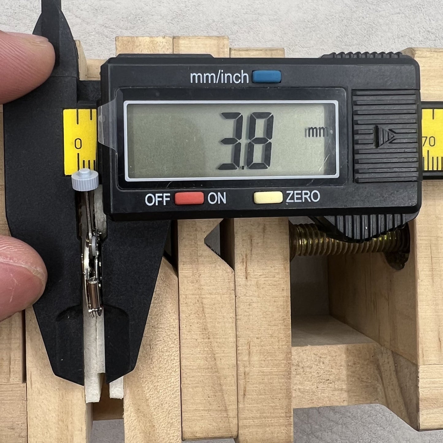 Swiss Ronda 775 Quartz Watch Movement Date At 3