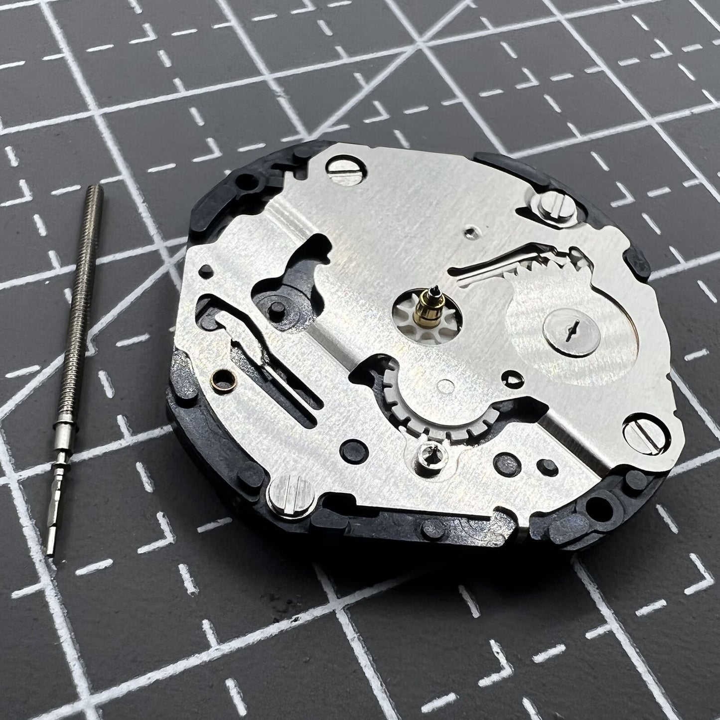 Hattori Epson VX3R VX3RE quartz watch movement for precise timekeeping in watch accessories.