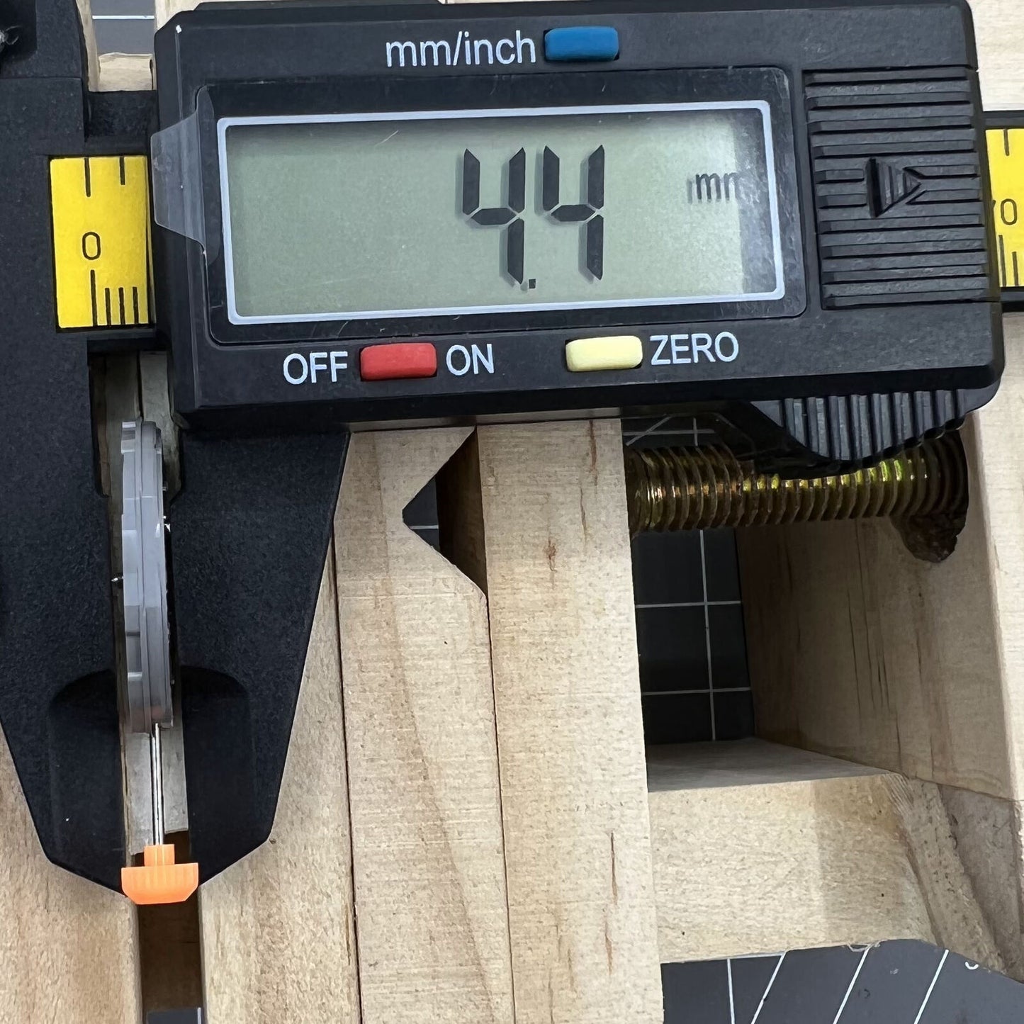 Japan Miyota 1M52 quartz watch movement with three hands and date display at 12 o'clock, precision by Miyota.