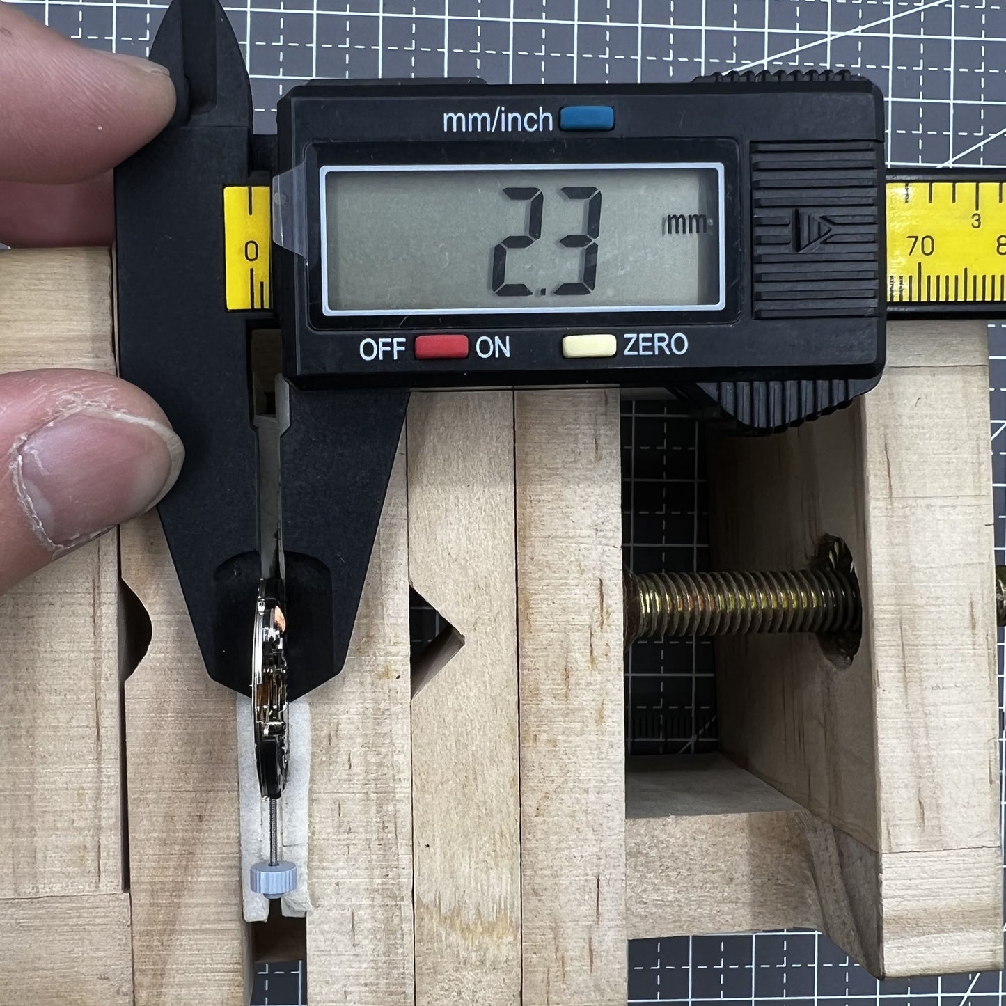 Mouvement à quartz Ronda 705, date à 6 heures, 3 aiguilles, calendrier simple