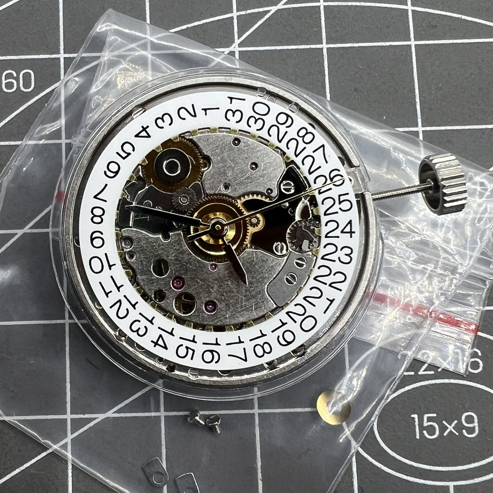 Hangzhou Golden Rotor mechanical watch movement displaying single calendar, crafted for precision timekeeping.