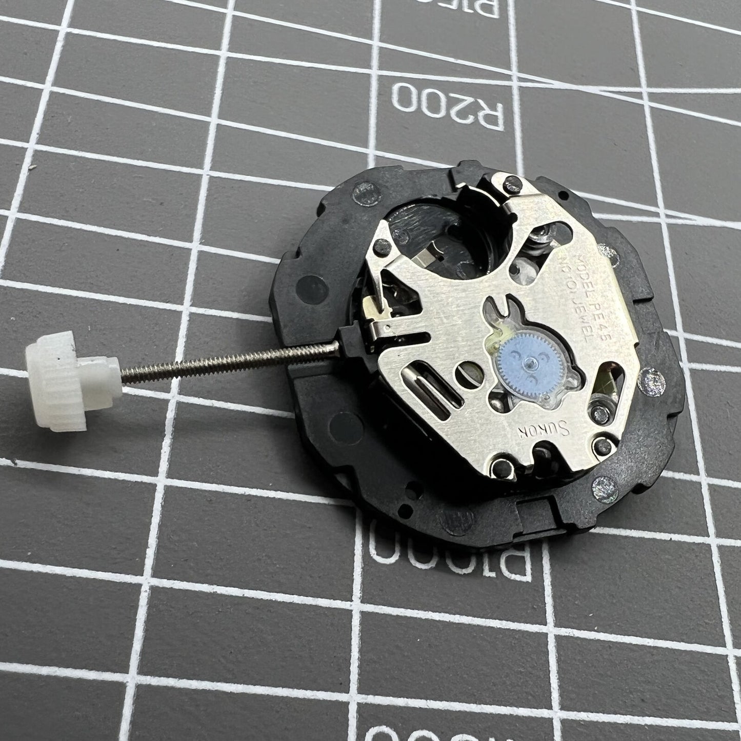 1 PIÈCE Mouvement à quartz Sunon PE46 2 aiguilles avec date Mouvement de montre Date à 3