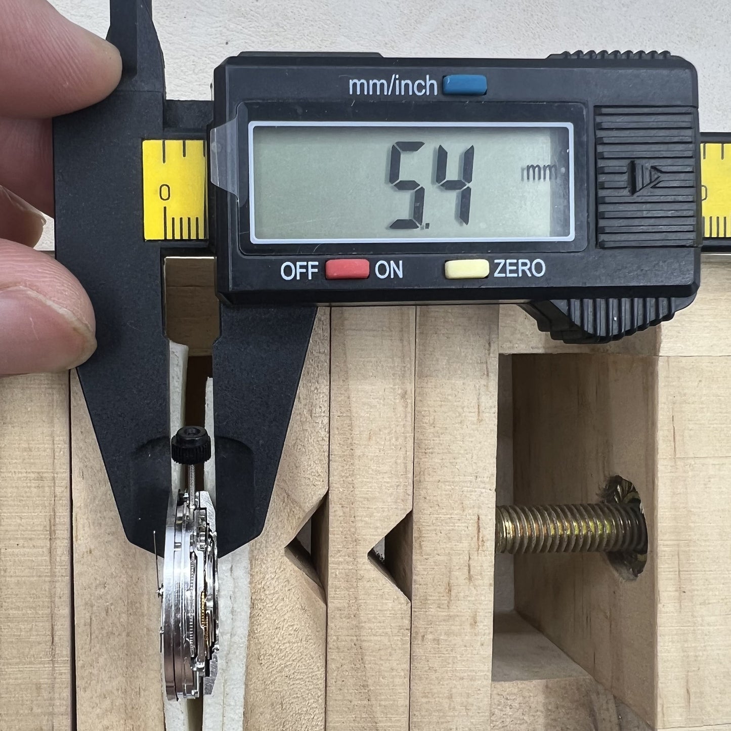Modifiziertes Dandong 2824 Automatisches mechanisches Uhrwerk Mondphase bei 6