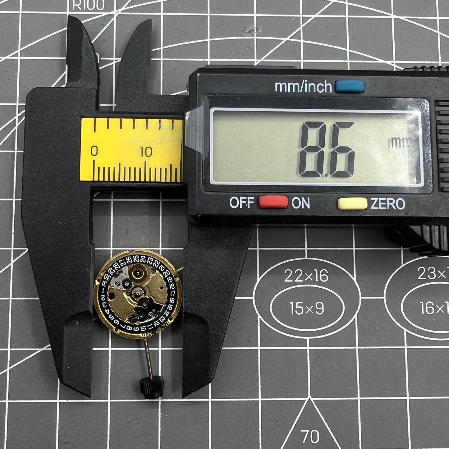 ETA 956.112 3 Hands Date At 3 Watch Quartz Movement Black Disk