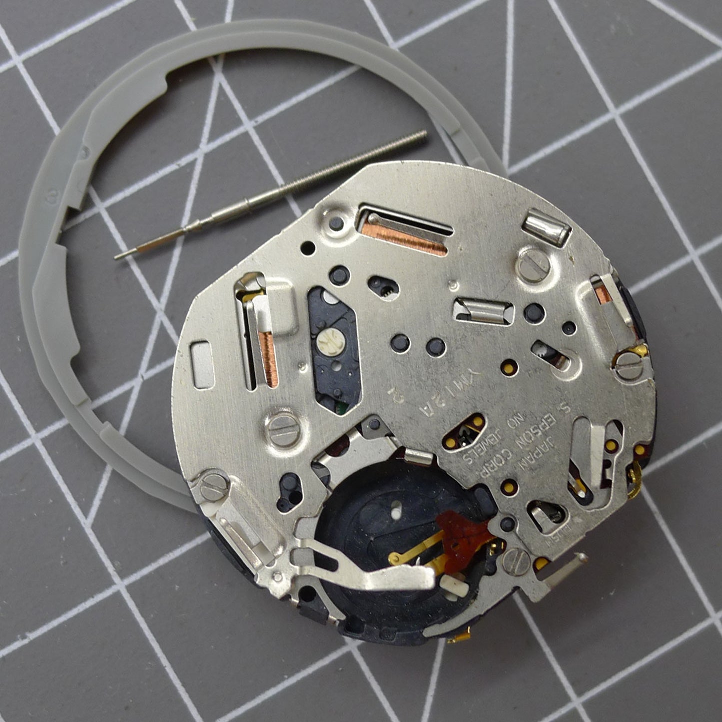 Hattori Epson TMI YM12A quartz watch movement, Japan-made precision mechanism for reliable timekeeping