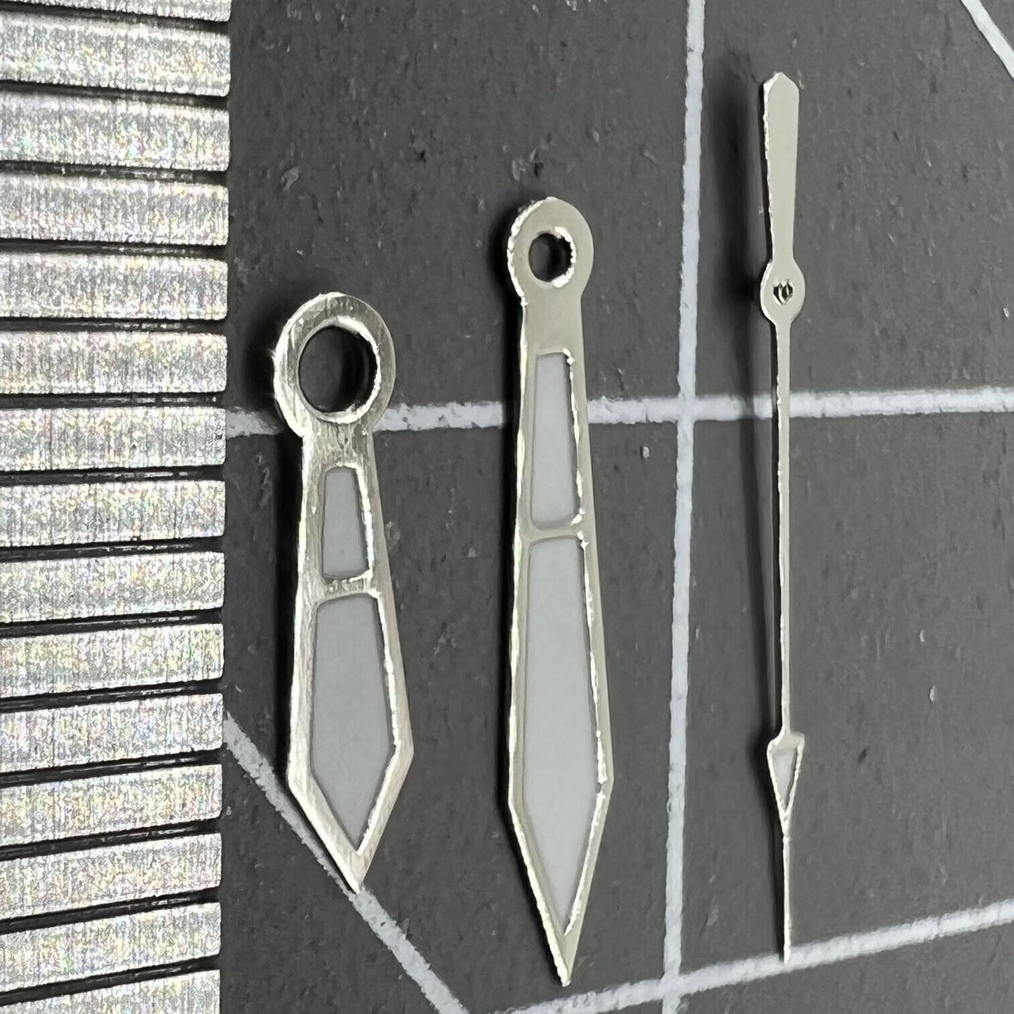Arrow-shaped 12mm silver trim watch hands, compatible with Miyota 2315, 2035, 2036 movements.