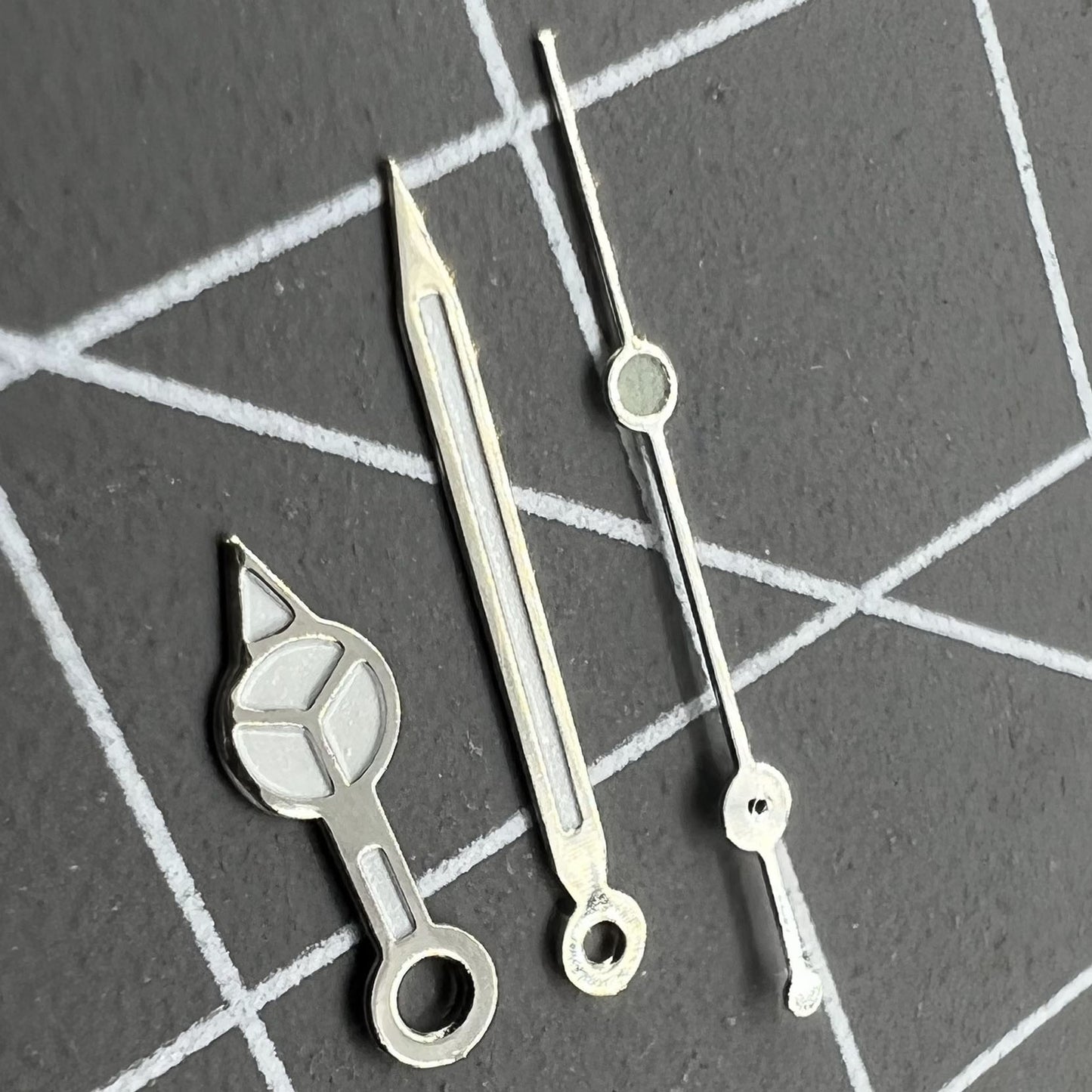 13 mm silberner Rand mit grünem Leuchtzeiger für das Quarzwerk Ronda 515