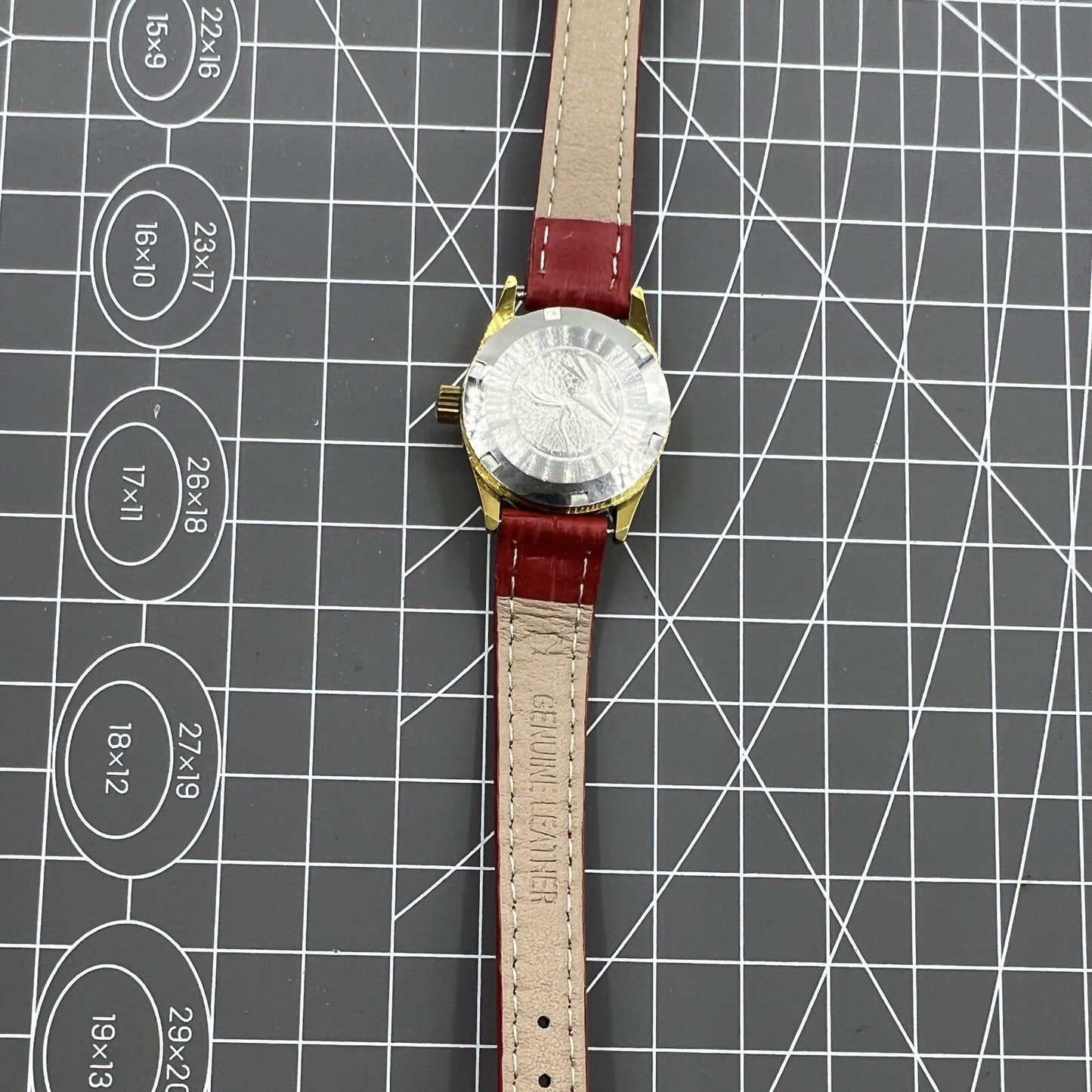 Seagull lady watch with golden dial, 19-jewel manual mechanical movement, Tianjin China craftsmanship.