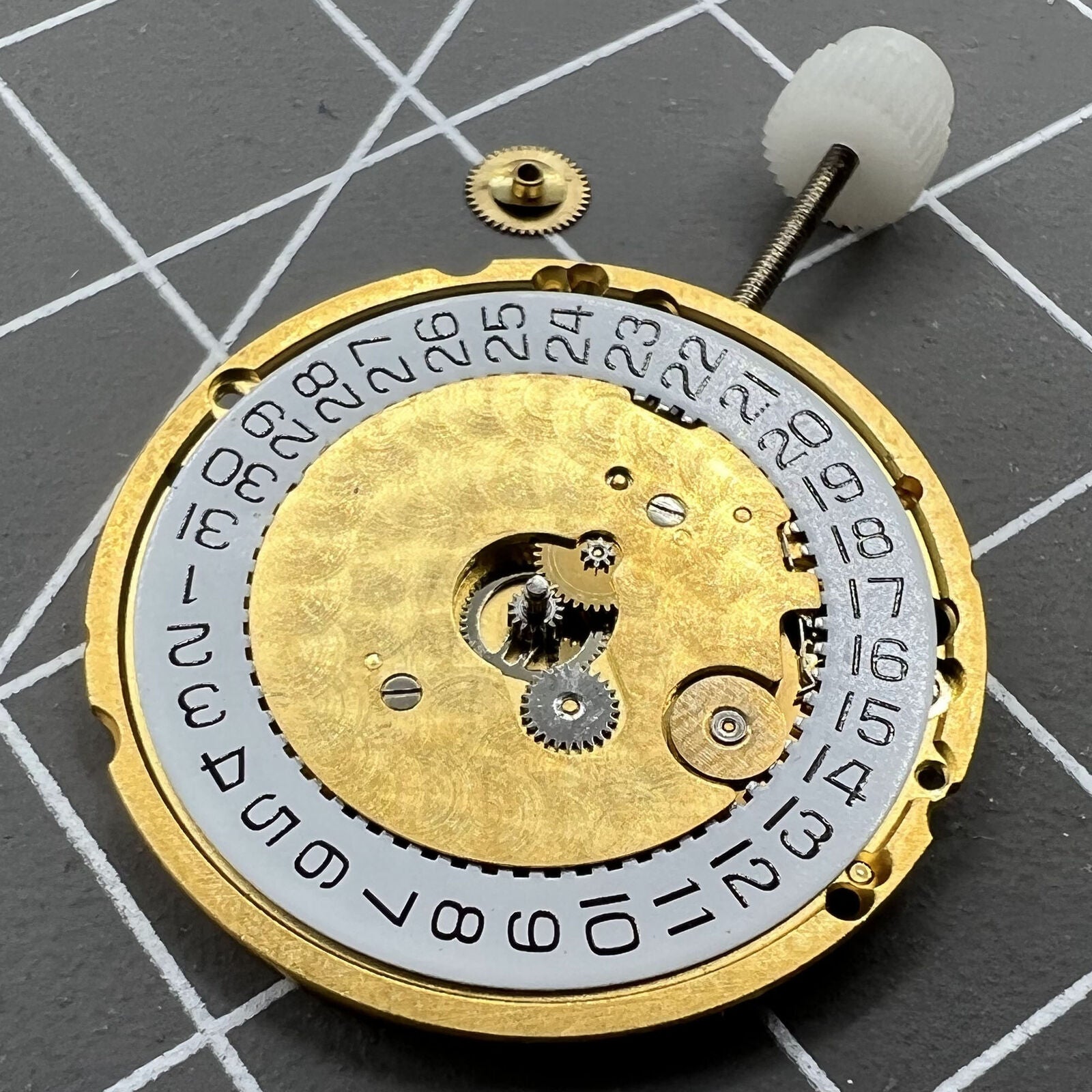 ETA 210.011 Swiss Quartz watch movement with 2 hands and single date calendar, genuine quality