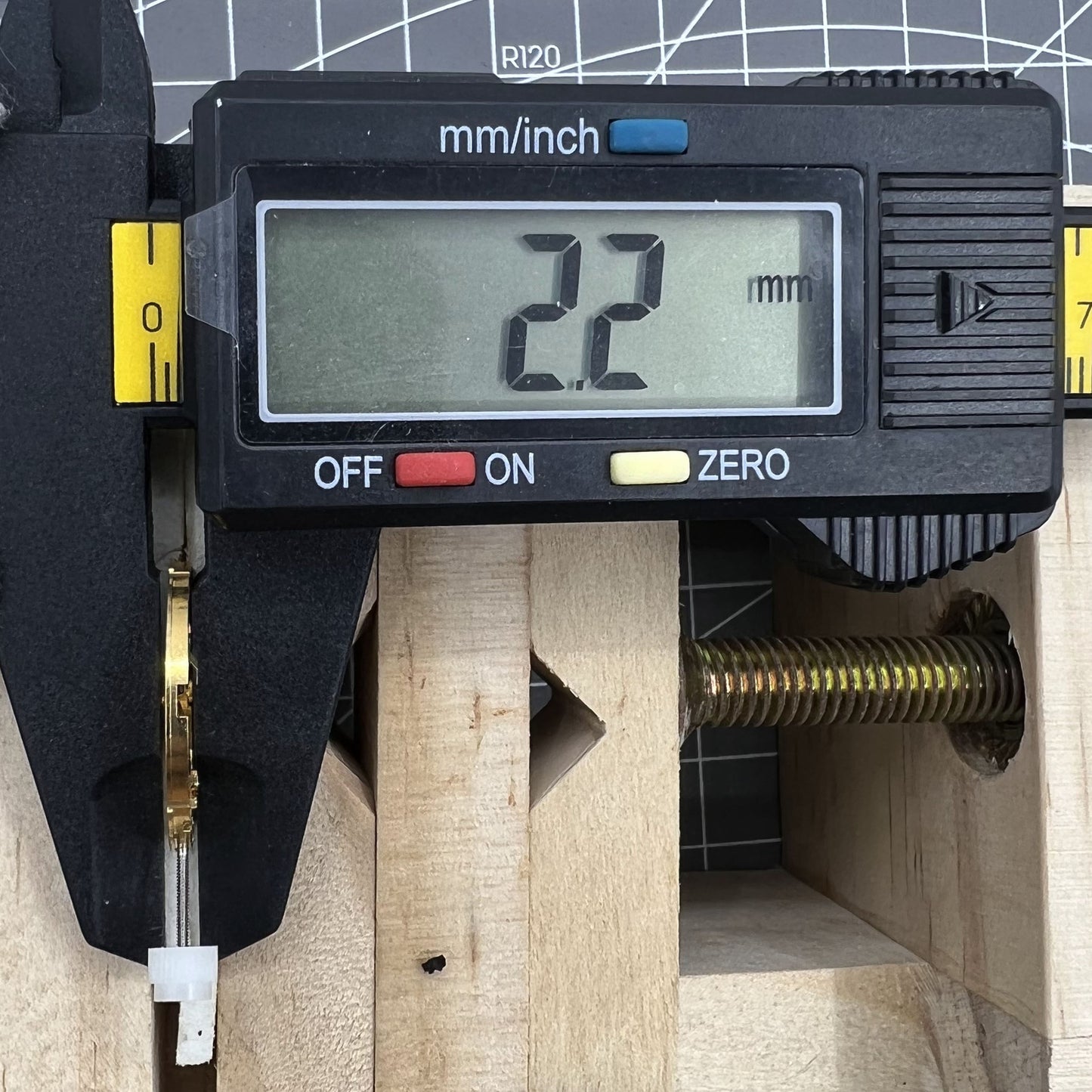 ETA 210.011 Quarzwerk, Swiss Made, 2 Zeiger, Einzelkalender, Originalwerk