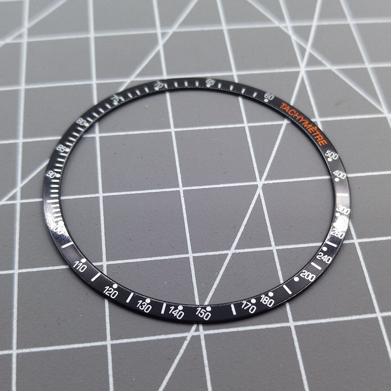38,5 mm Uhrenlünette aus Aluminiumlegierung, schwarzer Ring + weiße Schrift für Omega Speedmaster