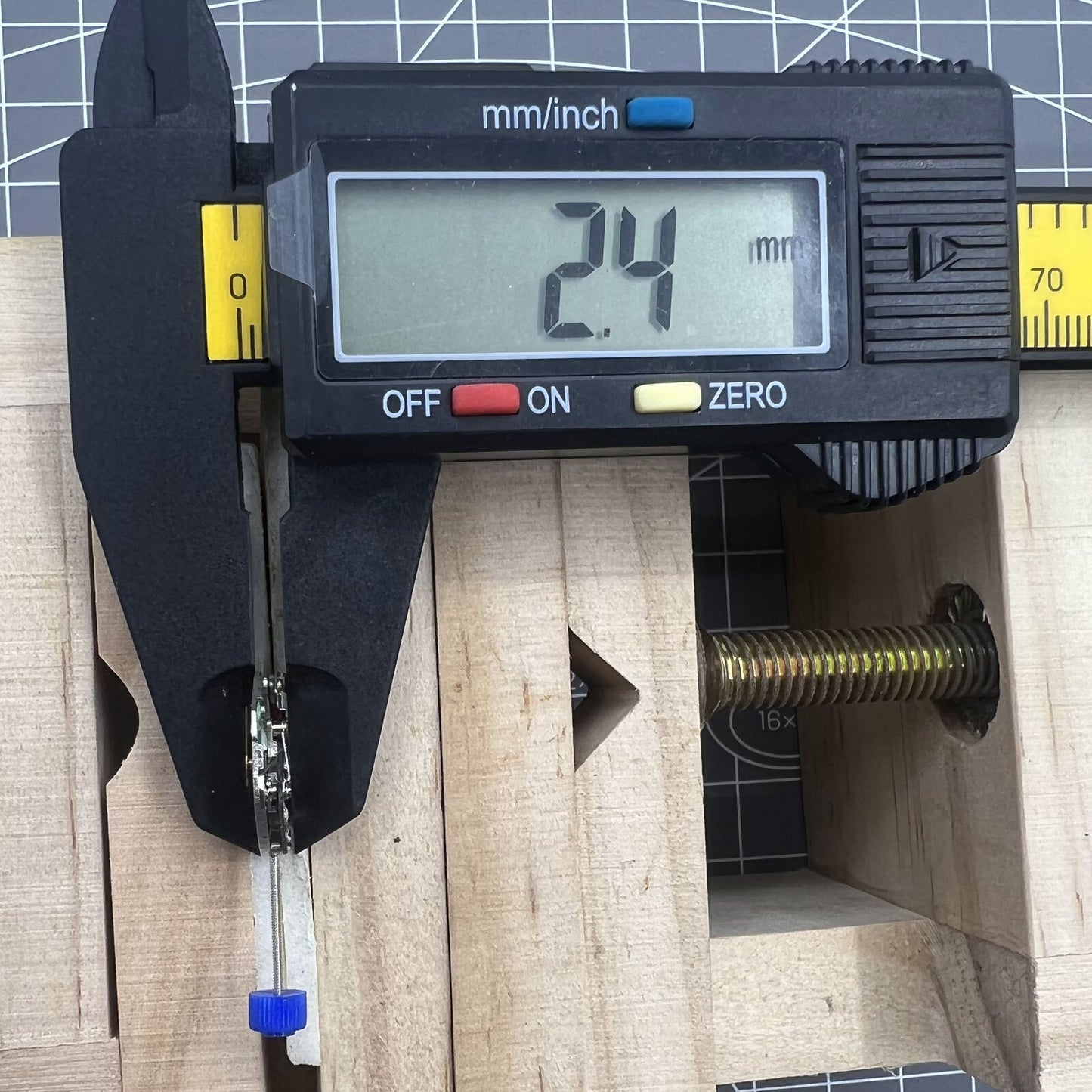 Mouvement de montre à quartz ISA 268 à 2 aiguilles, fabriqué en Suisse